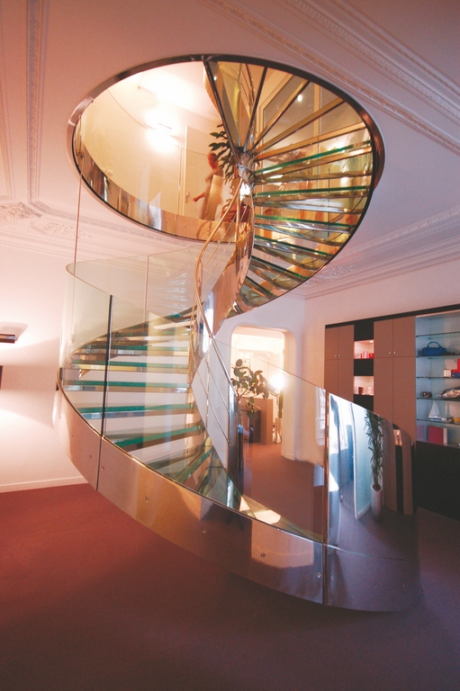 Escalier monumental en inox