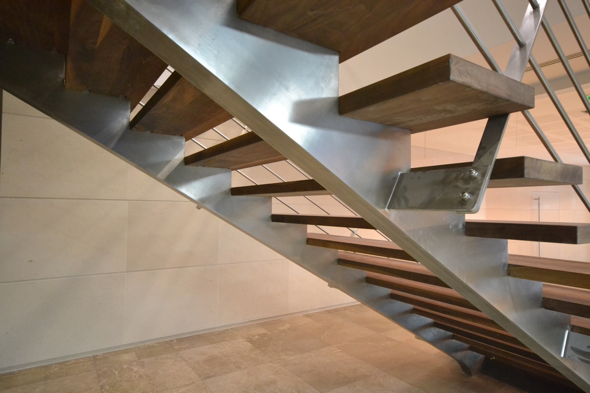 Escalier monumental en inox